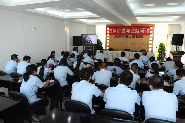 集中观看警示教育片 _副本.jpg
