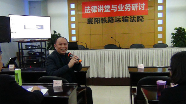 5.院领导参与讨论.JPG