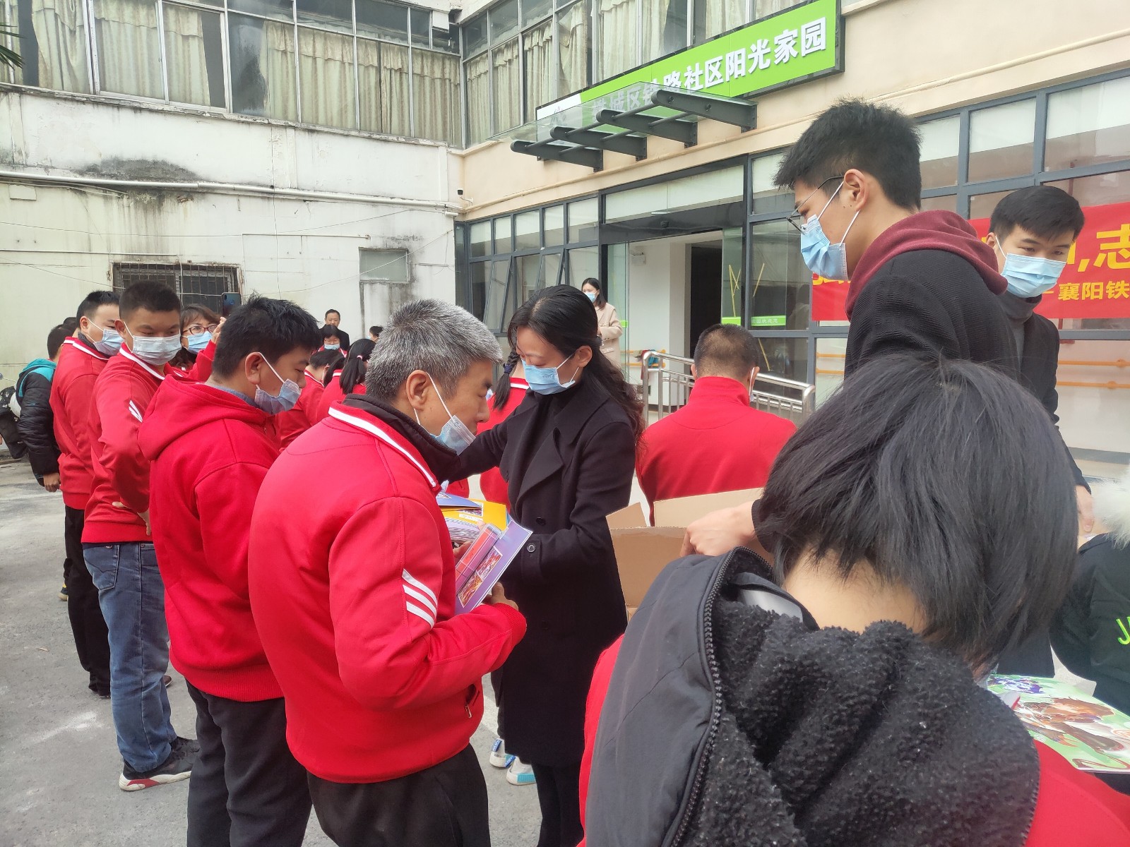 副院长戴蓉参加活动.jpg